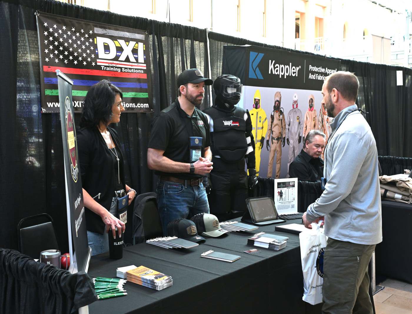 ILEETA exhibitors and attendees building professional relationships